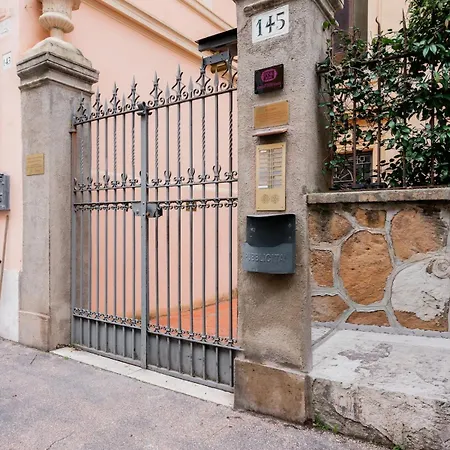 Pink House Secret Spot In * Рим